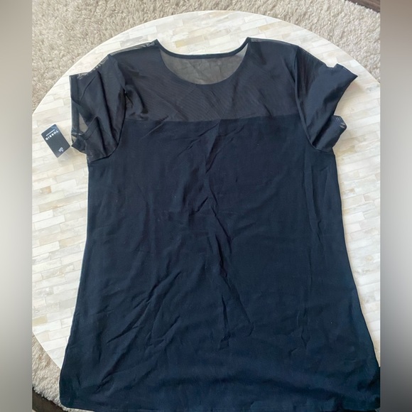 Black tee with mesh shoulder - Picture 2 of 3